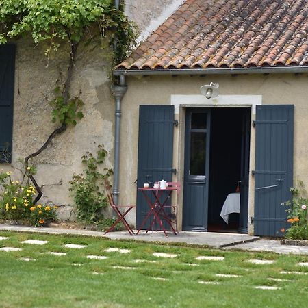 Un Jardin Et Trois Maisons Brux Eksteriør bilde